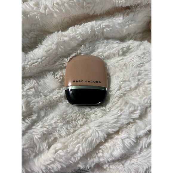 MARC JACOBS BEAUTY SHAMELESS YOUTHFUL-LOOK 24H FOUNDATION SPF 25 Medium R330 - Picture 6 of 7